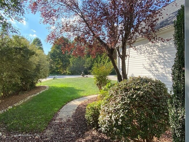 Building Photo - So much space!!!!!! So much storage!!!!!!!!