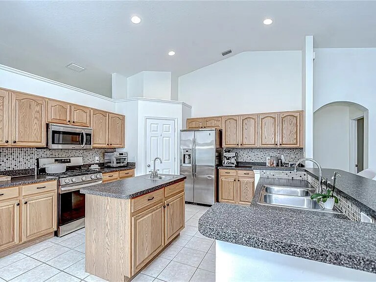 Building Photo - 7107 Colonial Lake Dr