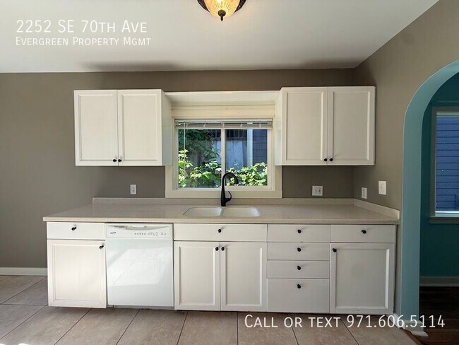 Building Photo - 2252 SE 70th Ave