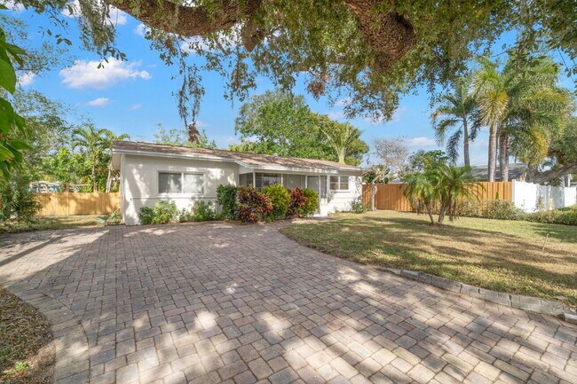 Building Photo - 5107 26th Ave S