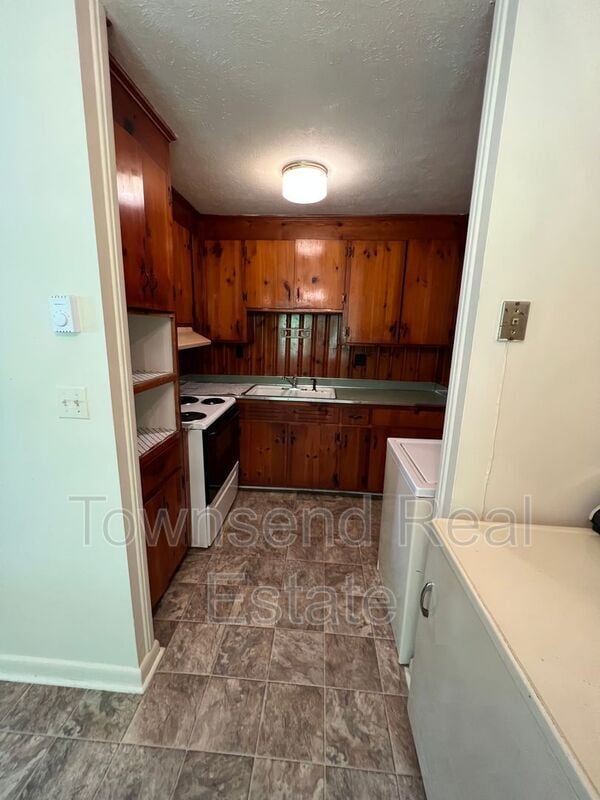 Building Photo - 116-A Oates Dr