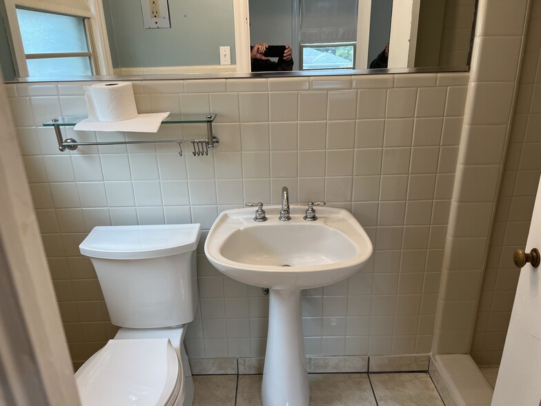 Primary full bath with shower - 6823 Louis Xiv St