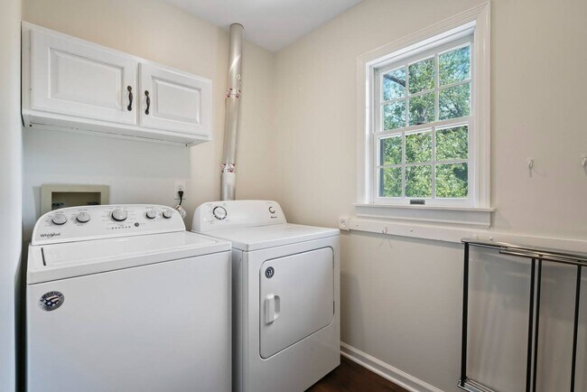 Building Photo - 1439 NY-9P
