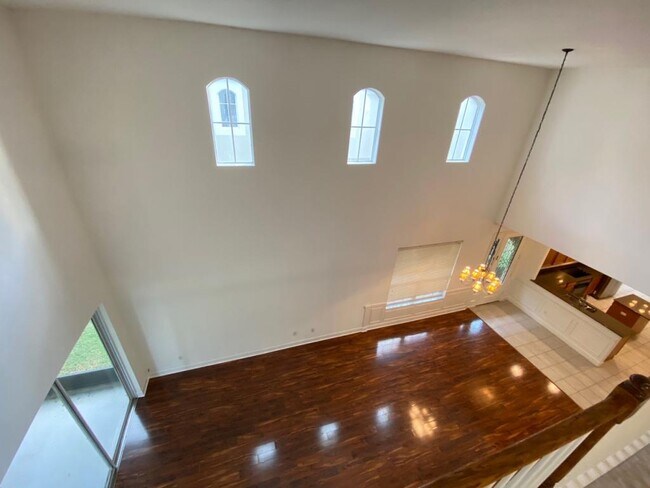 Building Photo - 8227 Vía Vivaldi