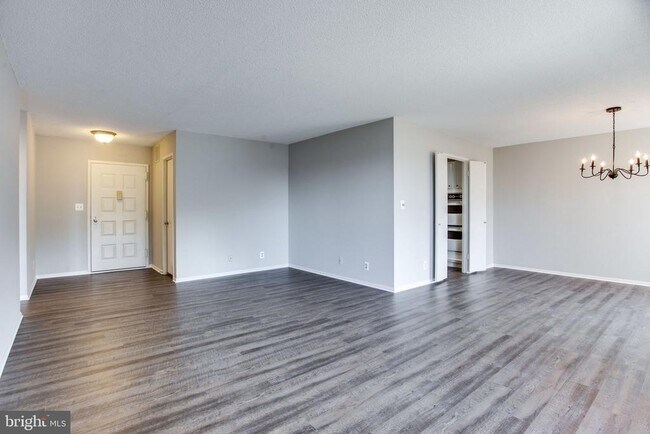 Building Photo - 8370 Greensboro Dr
