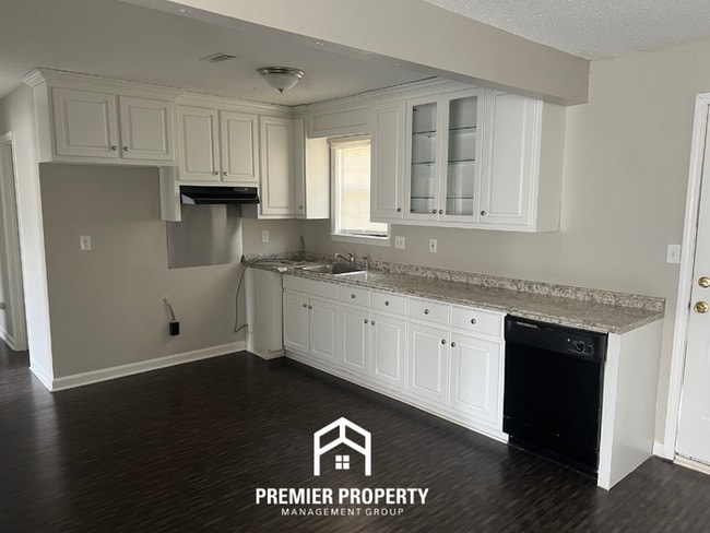 Building Photo - Charming 3BR/2BA Home in Huntsville | Hardwood Floors, Fireplace & 2-Car Garage