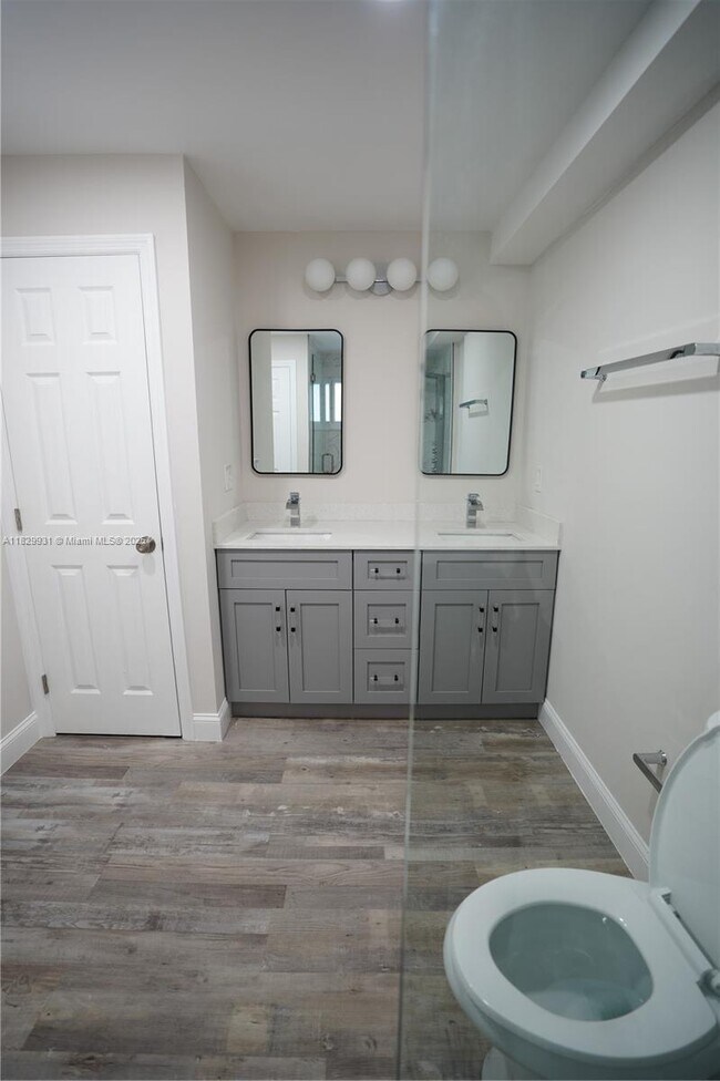Building Photo - 2573 Conroy Dr