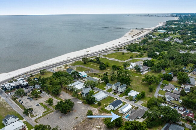 Building Photo - 164 Markham Dr