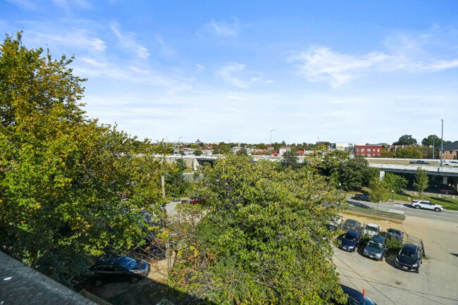 Building Photo - 716 L St SE