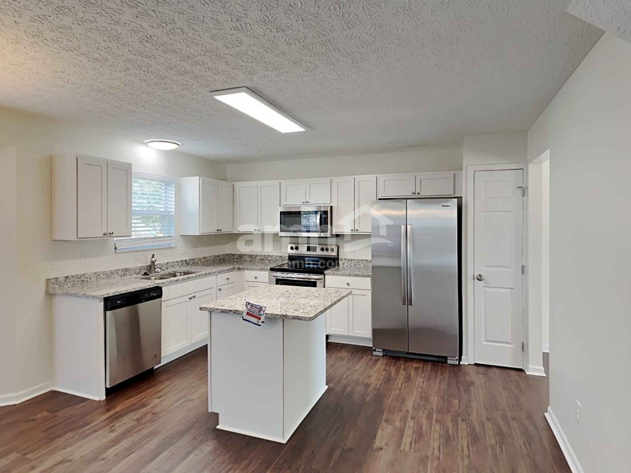 Building Photo - 1320 Wild Horse Dr
