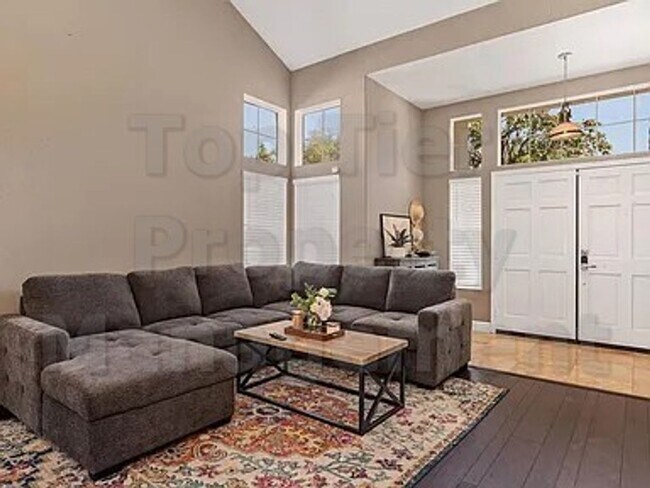 Building Photo - Luxurious 5-Bedroom Rancho Del Oro Home with Solar – Available Now!