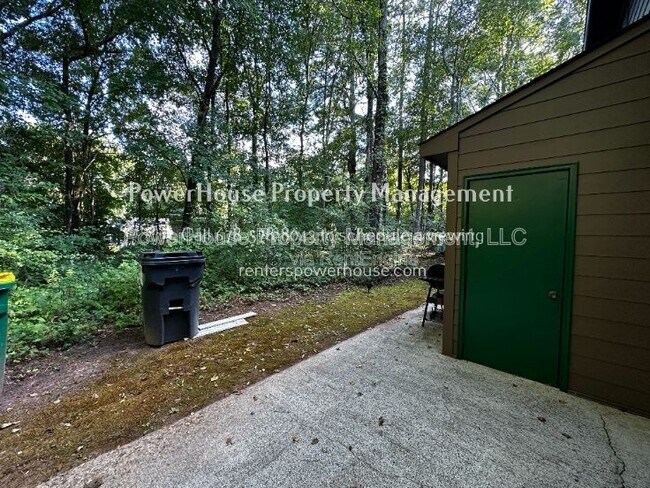 Building Photo - 504 Oakwood Ct