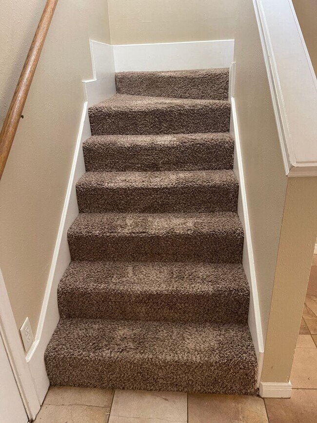 Building Photo - College Station - 4 bedroom - 4 bath - Fenced in yard / Home in Steeplechase Neighborhood.