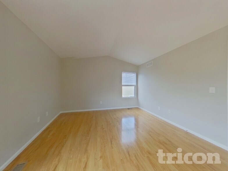 Building Photo - 9909 Vine St