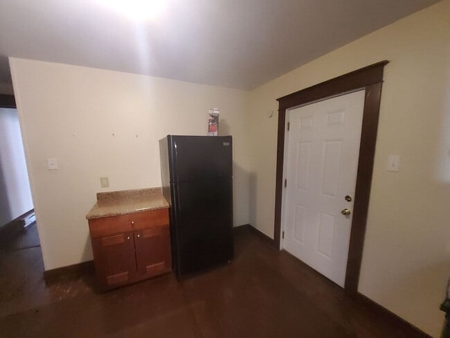 Building Photo - 2nd St 215-217 N