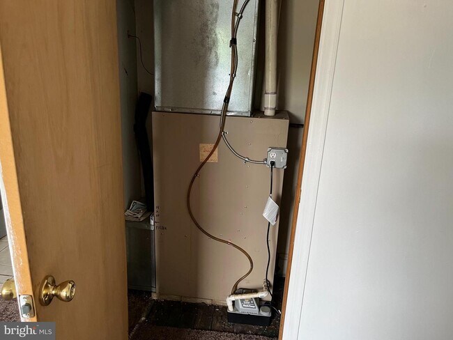 Building Photo - 5-507-AP5 Broadway