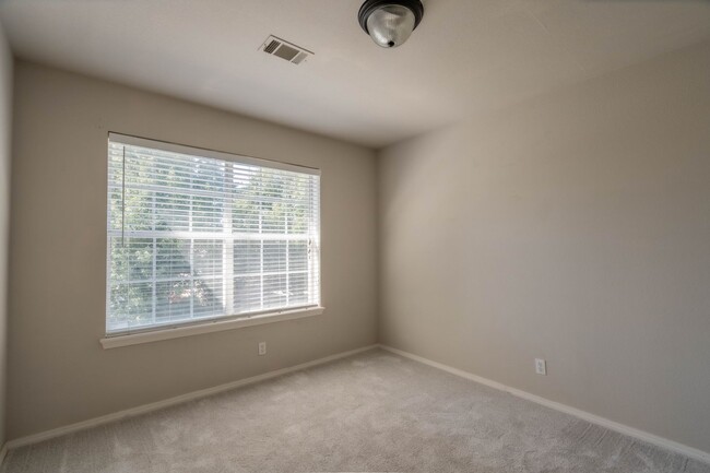 Building Photo - Beautiful 4 Bed 2.5 Bath Rental in Tulsa!