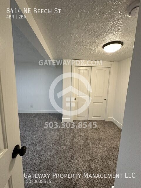 Building Photo - 8414 NE Beech St