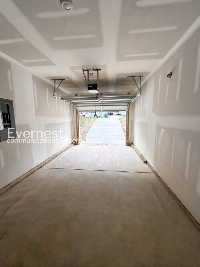 Building Photo - 2026 McDonald Dr