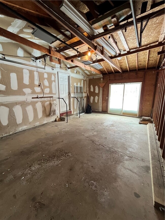 Building Photo - 7026 Lake Ave