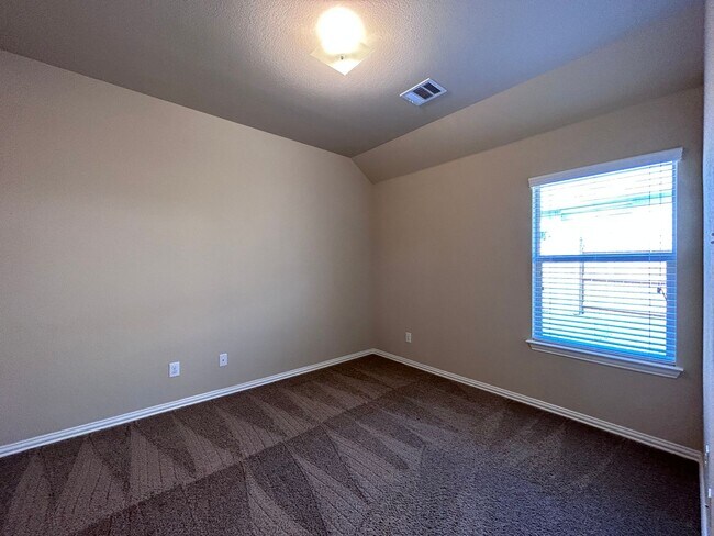 Building Photo - 2204 Tranquility Ln