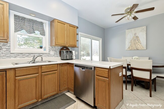 Building Photo - 2155 N Millstone Dr