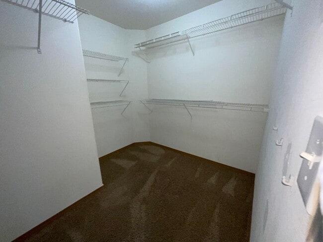 Building Photo - 5 Bedroom Home on 5 Acres!