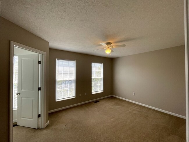 Building Photo - 5580 Crystal Falls St