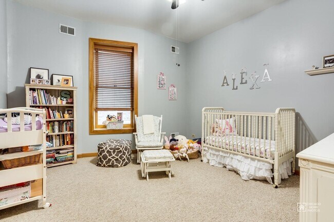 Building Photo - 1506 W Wilson Ave