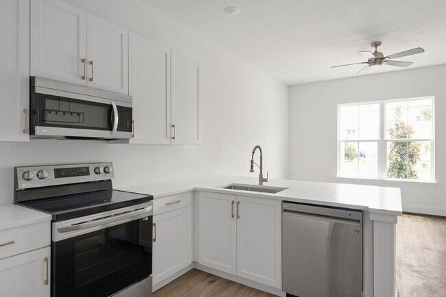 Building Photo - BRAND NEW!! 3 bedroom 2.5 bath Daytona Bea...