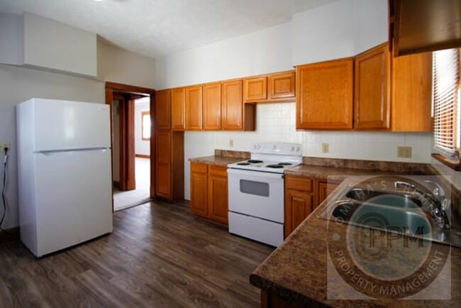 Building Photo - Spacious 4bd/2Ba Home