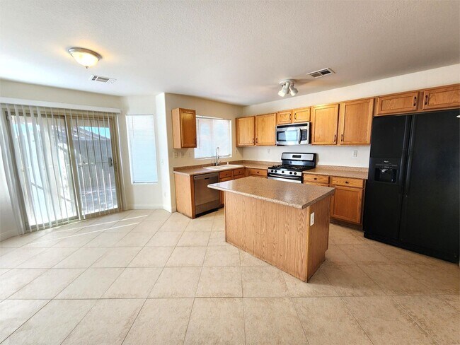 Building Photo - Single-Story Home with 2-Car Garage in Cul...