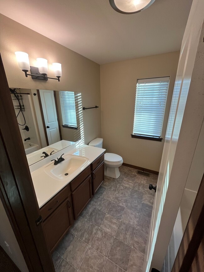 Building Photo - 55 Jaro Wy