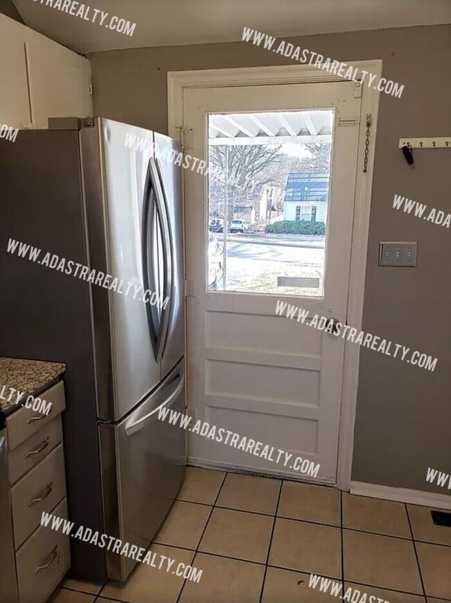 Building Photo - GORGEOUS 3 Bed 2 Bath House in Merriam-Coming SOON!!!