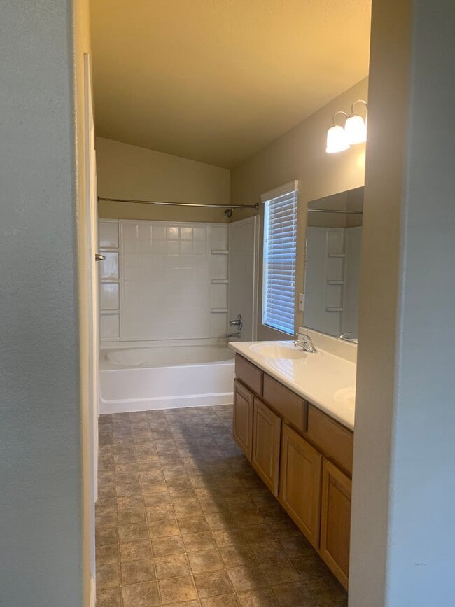 Building Photo - Jamaica Princess