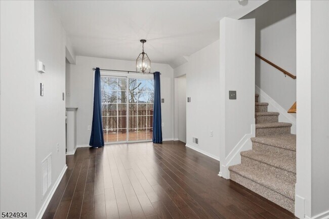 Building Photo - 5 Ajax Ct