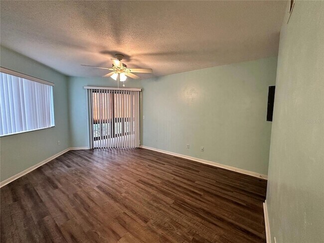 Building Photo - 13 Surrey Ct