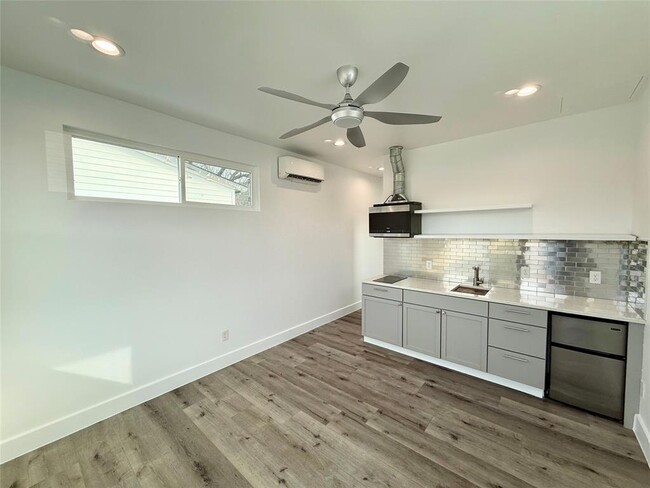 Building Photo - 3919 E 16th St