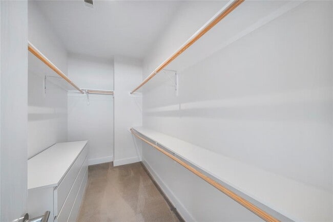 Building Photo - 5509 Paraiso Pl