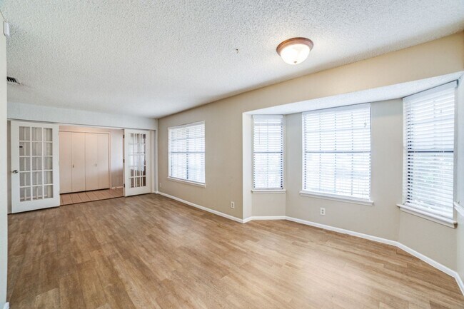 Building Photo - Thousand Oaks neighborhood! Over 1800 sqft!