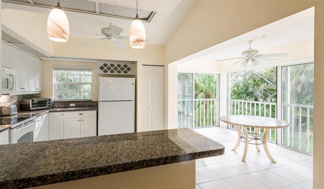 Building Photo - 815 Montrose Dr