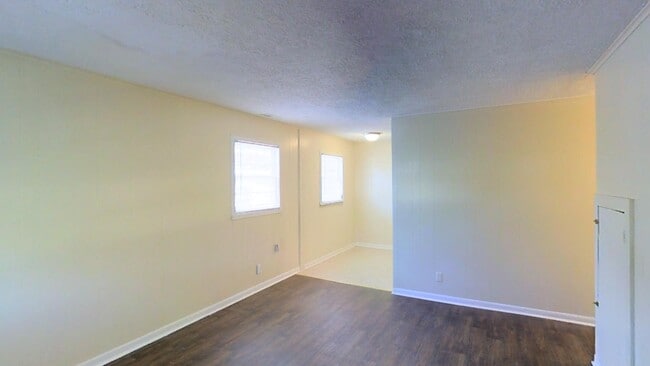 Building Photo - 1020 Meadowbrook Blvd