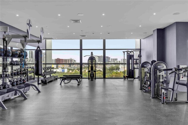 Building Photo - 1642 NE 1st Ave