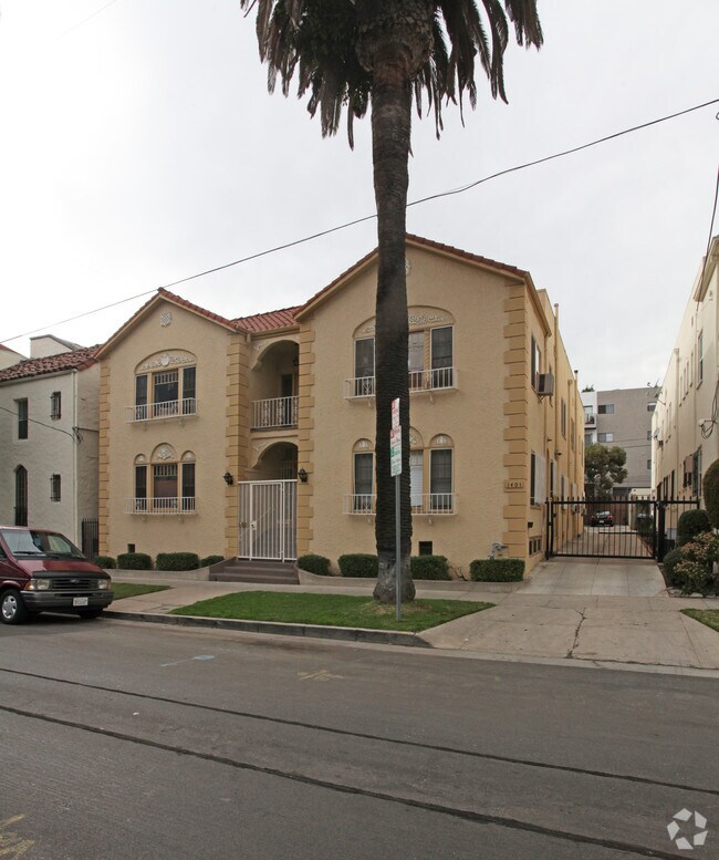 Primary Photo - 1401 N Catalina St