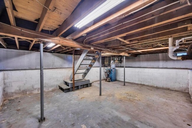 Building Photo - 103 Somerset Ave