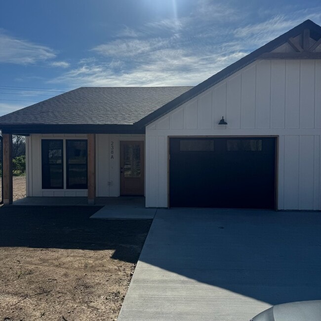 Building Photo - 238 Briar Ridge Dr