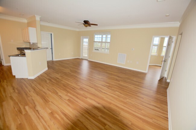 Building Photo - 1499 Cambridge Lakes Dr