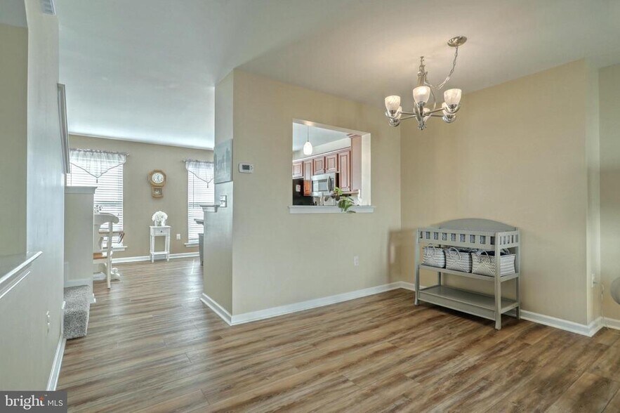 Living Room (5) - 2723 Foxshire Dr