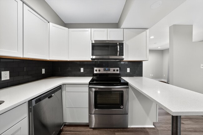 Building Photo - 935 La Posada Dr