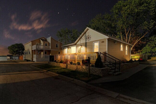 Building Photo - 5 N Maple Ave